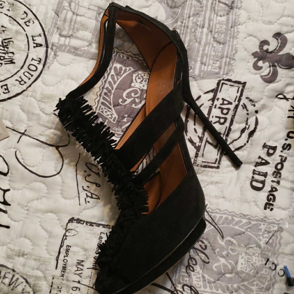 Designer Shoes - Picture 4 of 7